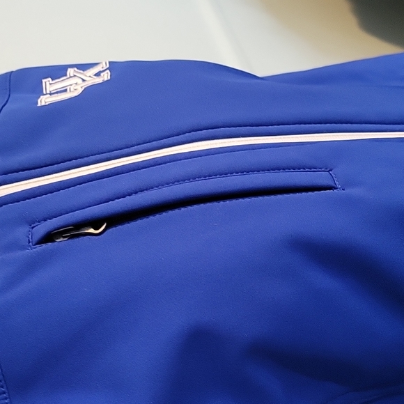 Officially Licensed Collegiate Products University of Kentucky (UK) Coat. - Picture 3 of 6
